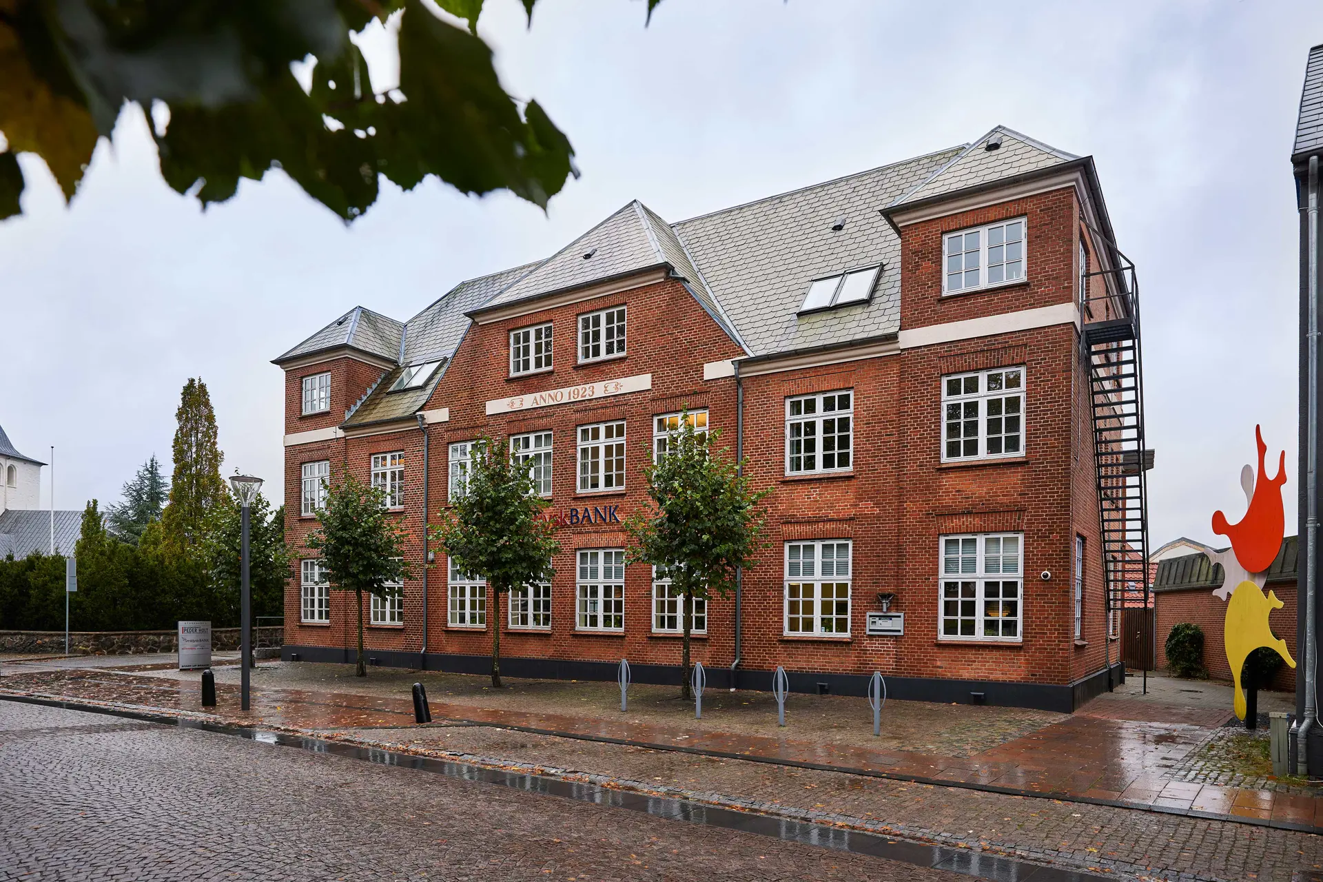 Facade foto af Vestjysk Bank filial i Brande