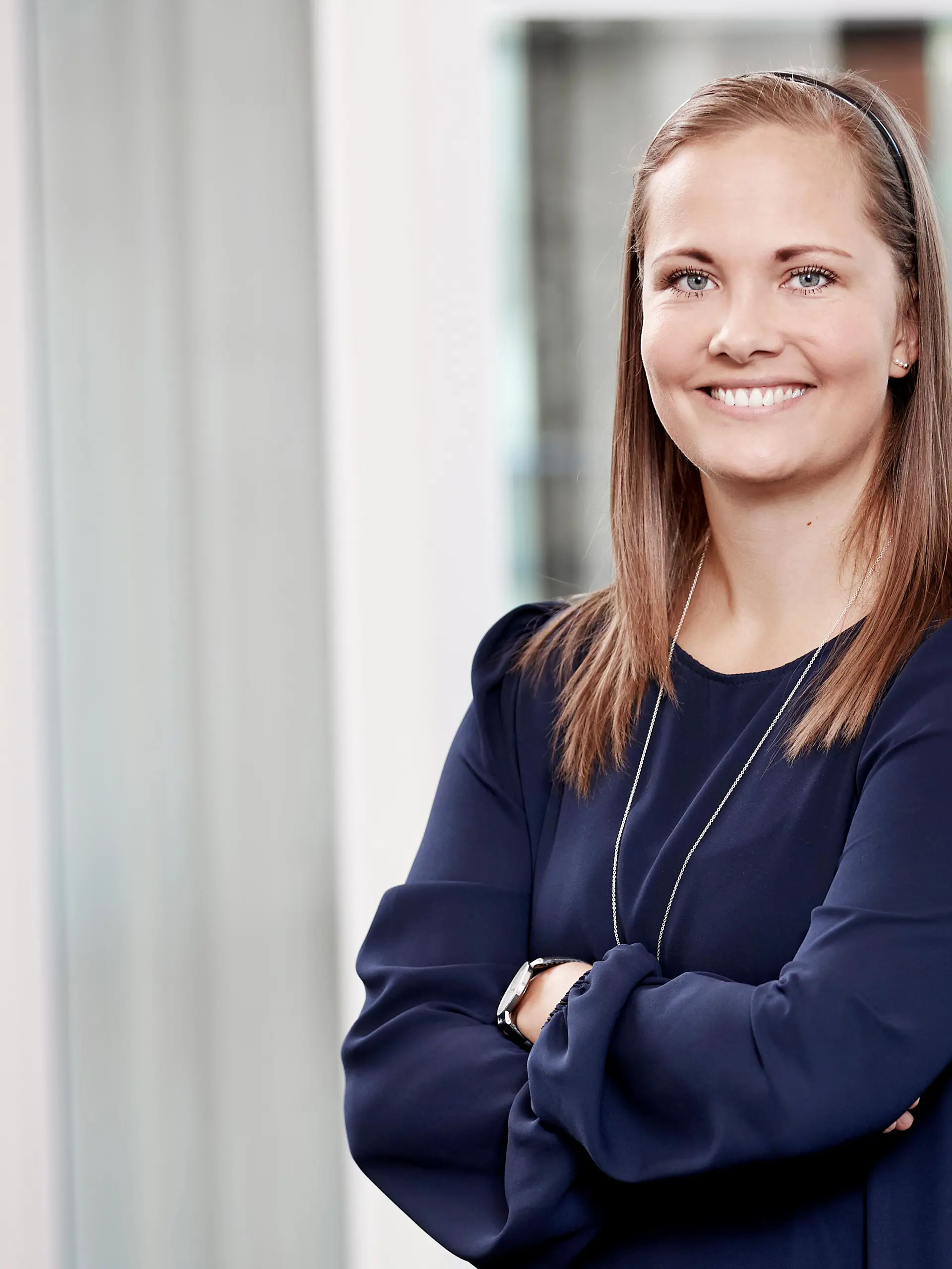 Kvindelig bankrådgiver, Jeanette Christiansen fra Vestjysk Bank i Farsø, er klar til at hjælpe med økonomisk rådgivning 