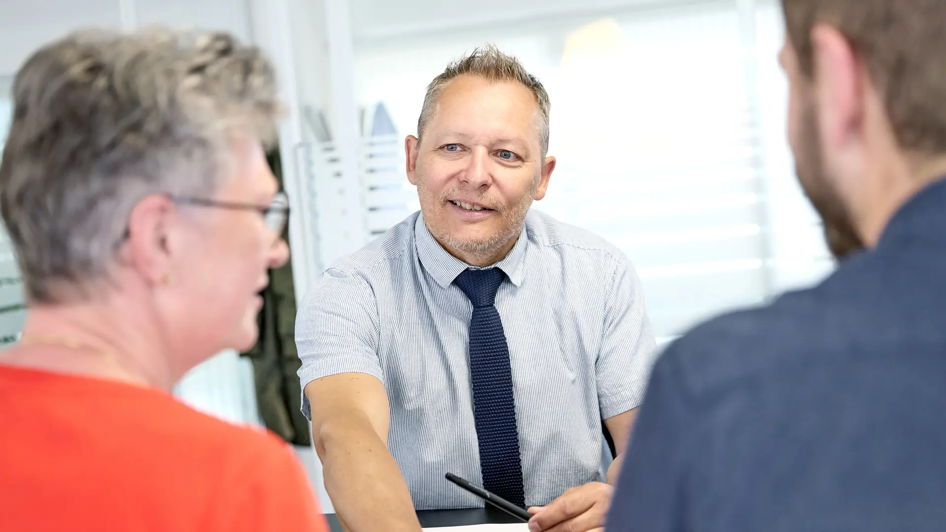 Carsten fra Vestjysk Bank i Ikast mødes med kunde og taler om kundes drømme