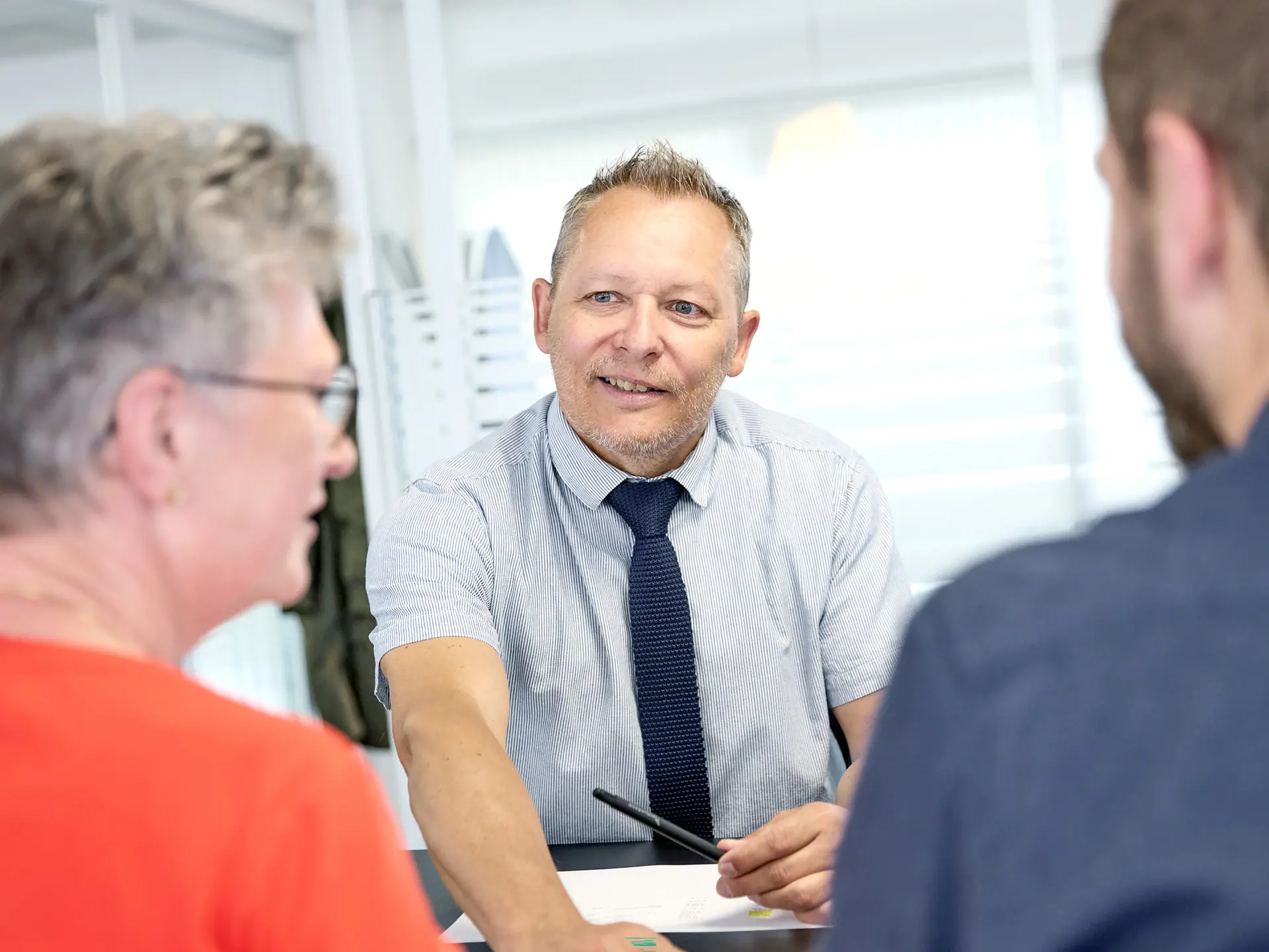 Carsten fra Vestjysk Bank i Ikast mødes med kunde og taler om kundes drømme