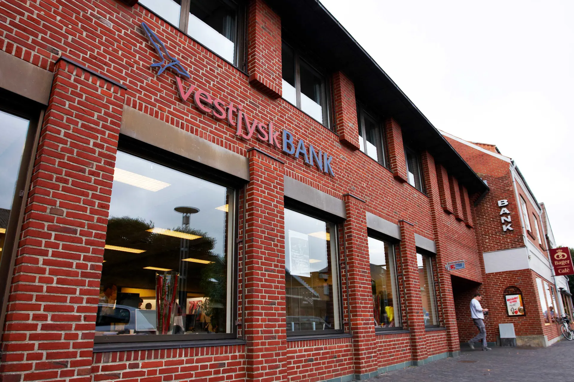 Facade foto af Vestjysk Bank filial i Videbæk
