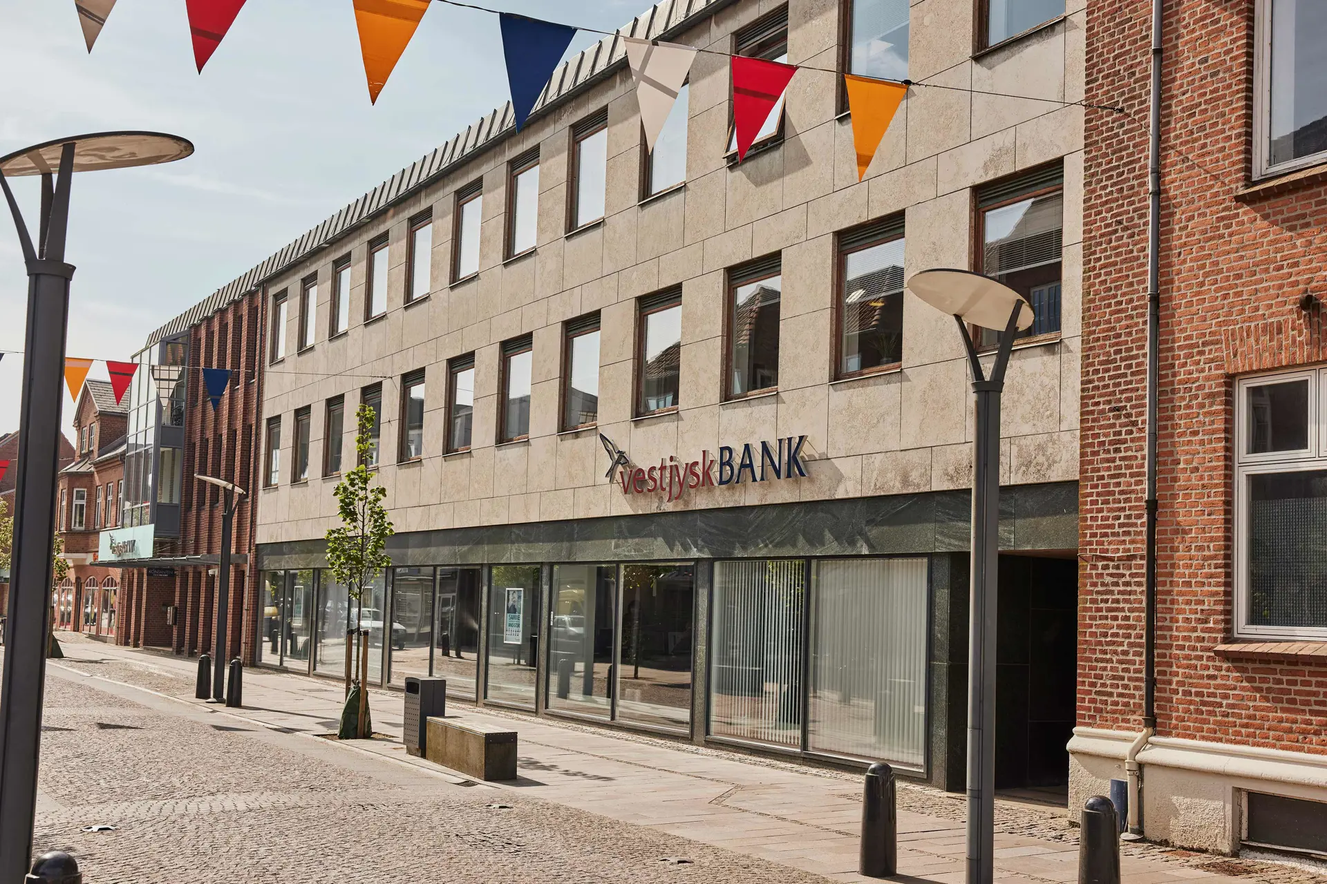 Facade foto af Vestjysk Bank filial i Grindsted