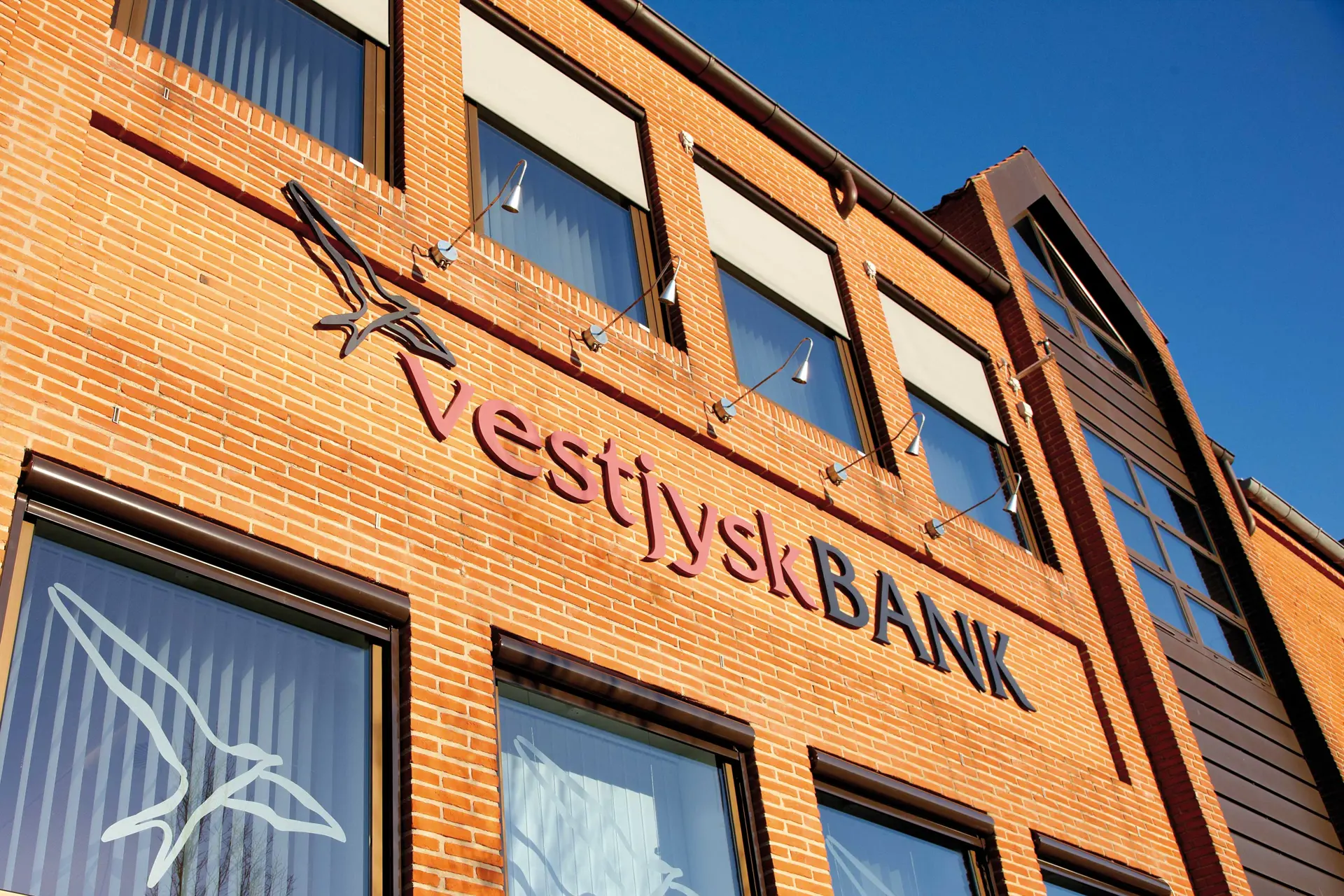 Facade foto af Vestjysk Bank filial i Struer