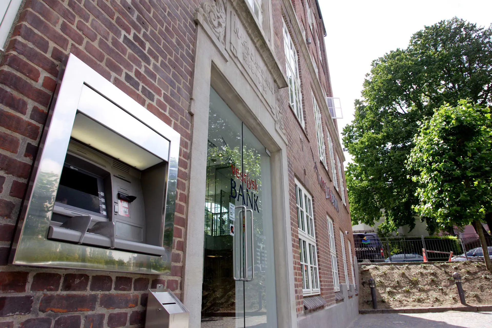 Facade foto af Vestjysk Bank filial i Aarhus