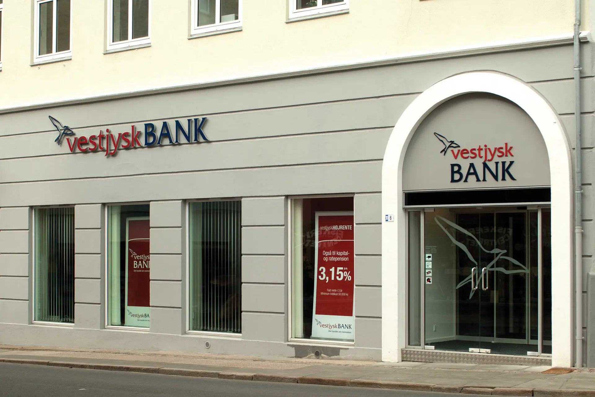 Facade foto af Vestjysk Bank filial i Randers