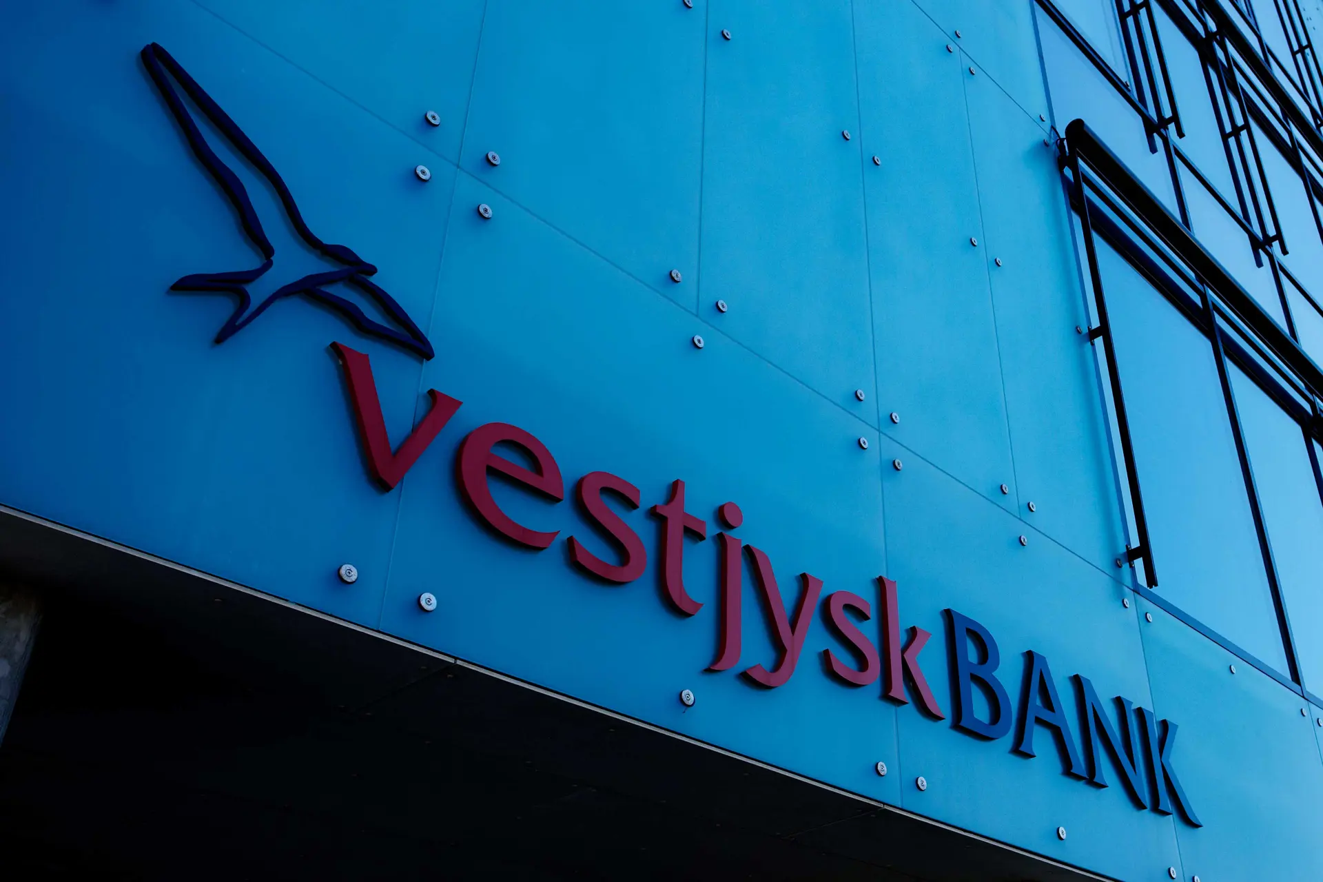 Facade foto af Vestjysk Bank filial i Herning