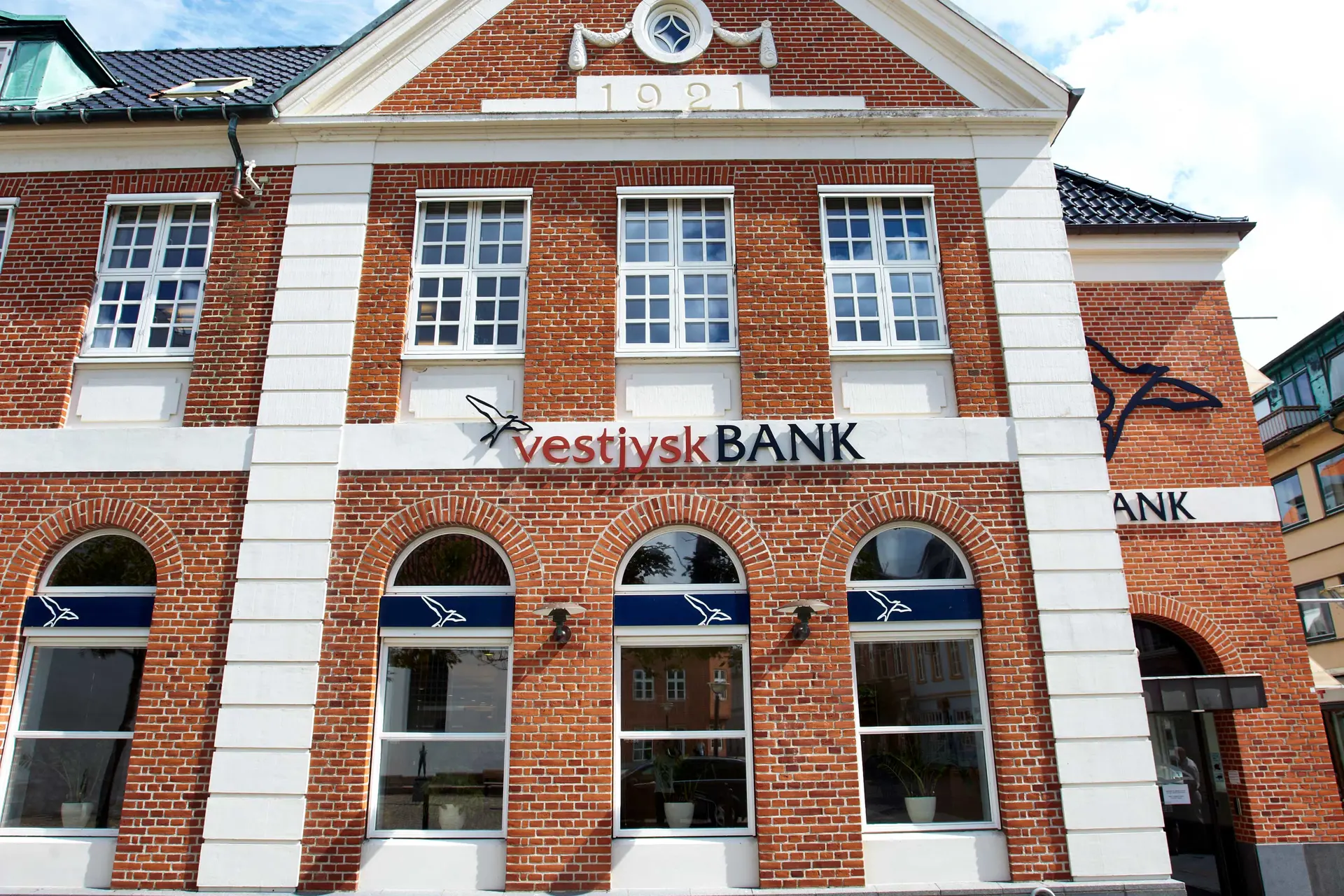 Facade af Vestjysk Bank filial i Lemvig